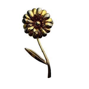Vintage Gold Tone Daisy Flower Brooch Pin